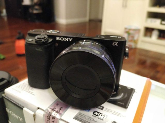 ขายกล้อง Sony A6000 กล่องครบ สภาพเหมือนใหม่ 99%